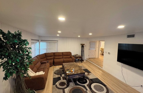 West Hills Villa | Charming 3-bedroom villa with WiFi and AC in fabulous Los Angeles