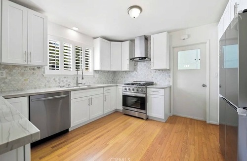Canoga Park House | Charming 4-bedroom house with AC in sunny Los Angeles