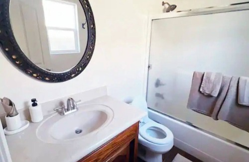 Porterville Villa | Charming 4-bedroom 3-Bathroom Villa in Porterville