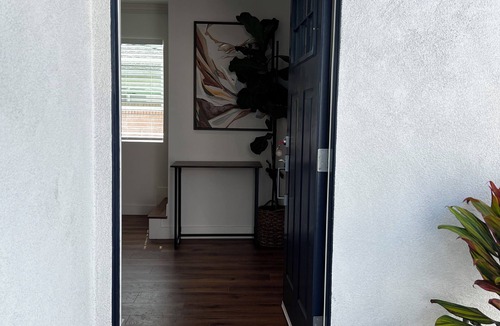 South of Conant House | Charming brand new 2-bedroom house in welcoming Long Beach with AC, WiFi