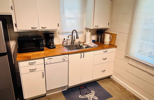 Southeastern Sacramento Apartment | Charming & Bright 1-bedroom w/private laundry & yard in Sacramento
