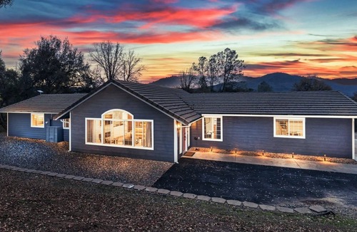 Oakhurst Villa | Charming Family-friendly house with Arcade Room and stunning view. Sleeps 16+