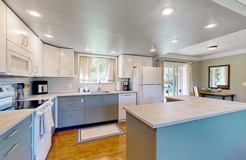 Cleone House | Charming Fort Bragg Home with Ping-Pong & Fire Pit