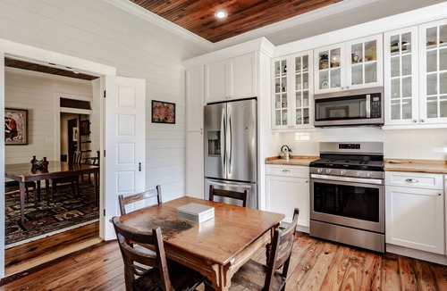 Venetia House | Charming, historic riverfront lodge on 7 wooded acres with 6 bedrooms