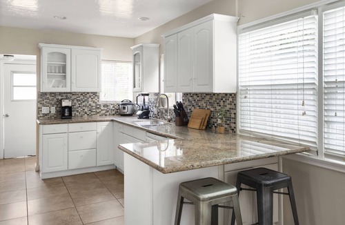 South Laguna House | CHARMING Laguna Beach 3BR/1BA Cottage & Casita/1BA, Close to 1000 Steps Beach