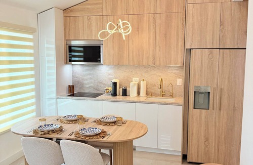 West Hills House | Charming Modern Guest House in Los Angeles