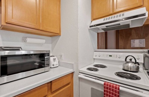 Tahoe Woods Condo | Charming Mtn. Studio: Min Lake/Pool/HotTub/Sauna