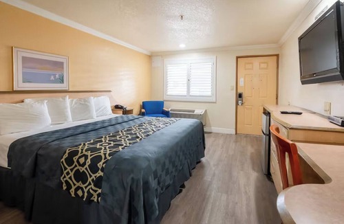 Corcoran Hotel | Charming Room with Private Bath & TV, Close to Parks & Popular Attractions