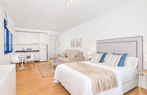 Las Acacias Apartment | Charming Studio Near Beach in Malaga - Modern Amenities for Families