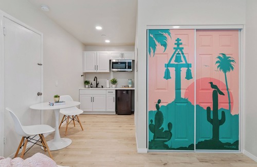 Riverside House | Charming studio near UCR, Downtown & plazas