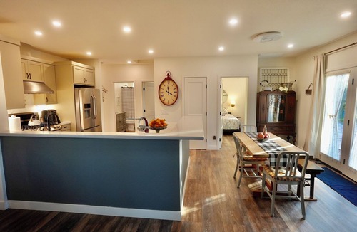 Valley Center Cottage | Cheerful Peaceful 4 BR Country Cottage Farmhouse