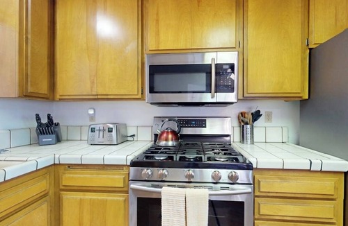 Arrowhead Villas Cabin | Cheery cabin with gas grill, patio, deck, outdoor space, & near lake