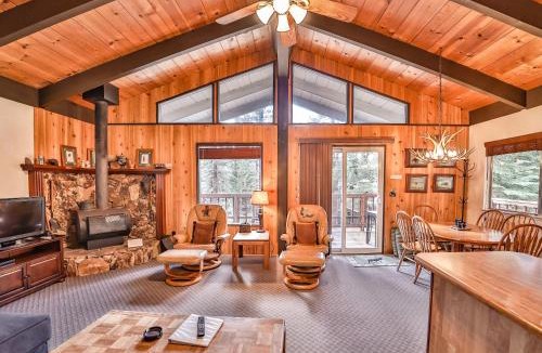 Country Club Estates House | Cherry Hills Cabin - Sleeps 6 No Pets Family Fun