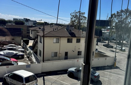 West Los Angeles Apartment | Chic 1-bedroom apartment with WiFi, AC in fabulous Los Angeles
