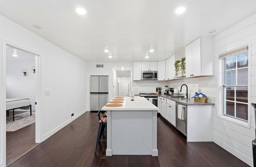 Hawthorne House | Chic 3BR for 8-10 Near LAX/Beach/SoFi, Games & TV+