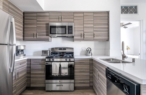 Sawtelle Apartment | Chic Brentwood 1BR w/Pool, Gym, W/D, walk to bars, shops, by Blueground