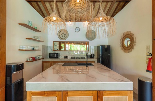 Seminyak Villa | CHIC & COMFY 5BR VILLA - 5MN WALK TO THE BEACH - PRIVATE JACUZZI/POOL