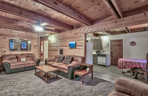 North Upper Truckee House | Cholula 811c 4 Bedroom Cabin by RedAwning
