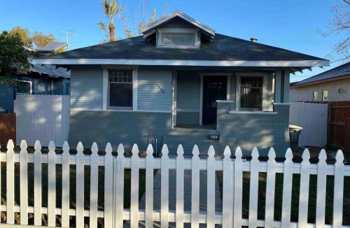 Oleander - Sunset Villa | Classic California Bungalow Downtown