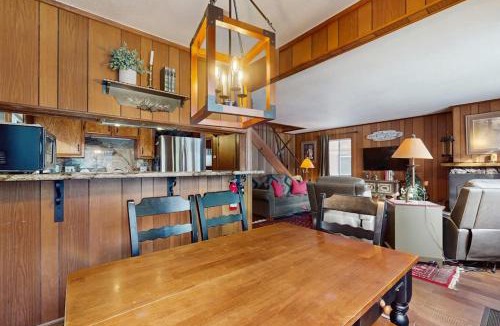 Tahoe Island House | Classic Gambrel-style cabin family and pet friendly walk to lake close to ski