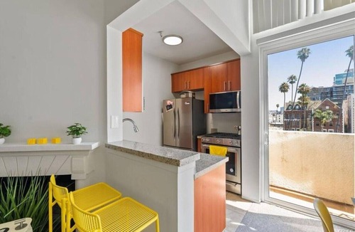 Wilshire Apartment | Clean Kid-Friendly w/Bunk Beds!