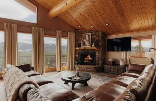 Castle Glen Estates House | Cliffhanger Cabin