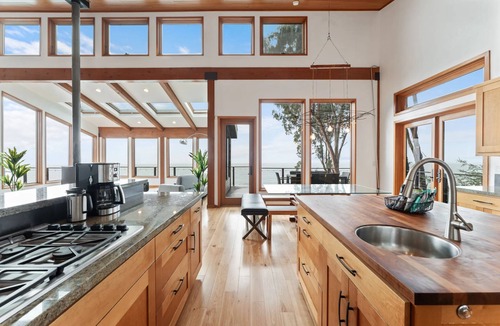 Big Sur House | Cliffside Luxury Retreat: Panoramic Views + Outdoor Copper Tub + Sauna