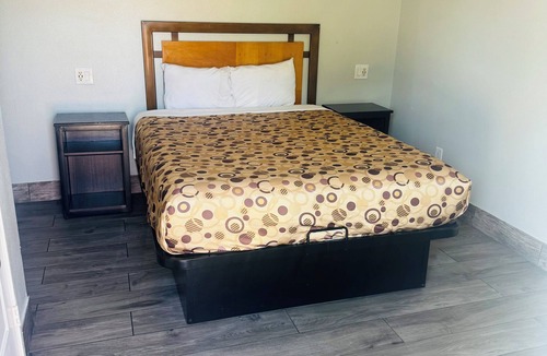 Lynwood Hotel | CLOVER MOTEL