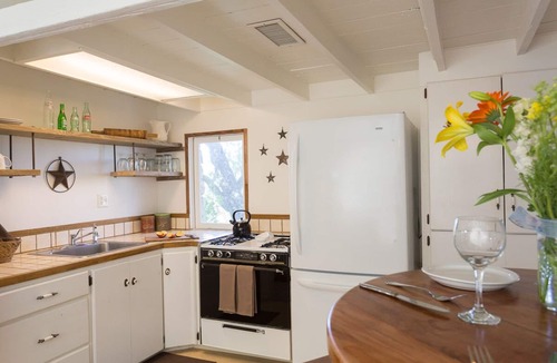 Paso Robles House | Coach House Cottage in heart of wine region with vineyard views