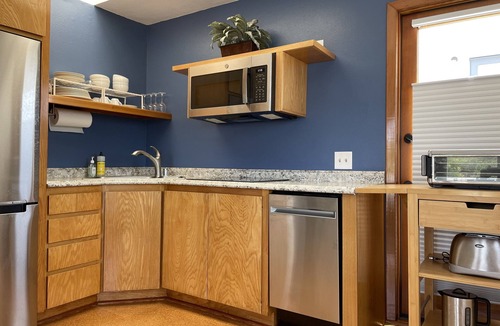 Del Mar Heights Apartment | Coastal Del Mar studio with fabulous views - 10 min walk to the beach!