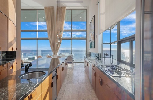 Central Malibu Villa | Coastal Masterpiece with Expansive Beachfront & Luxury Amenities