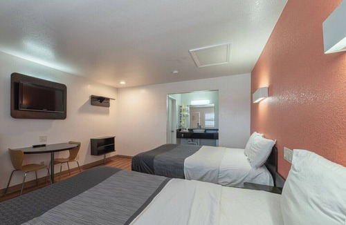Castroville Hotel | Coastal Valley Inn