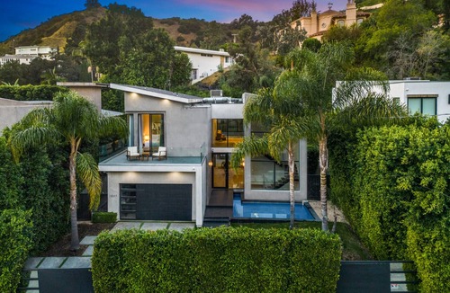 Beverly Hills Villa | Coldwater Canyon - A Sophisticated & Elegant Estate
