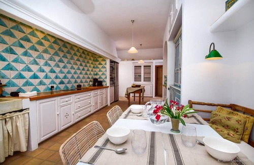 Urbanizacion el Rosario Villa | Colonial Style Retreat in Marbella