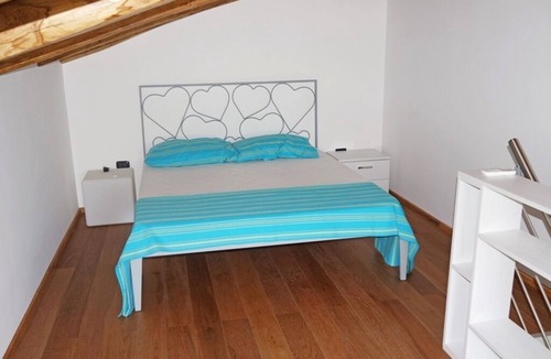 Ascea Cabin | Comfortable holiday home with international sea views and countryside views