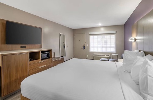 Inglewood Hotel | Comfortable Los Angeles Stay Minutes from LAX Airport