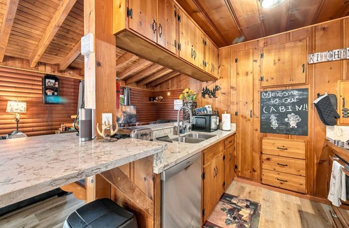 Phoenix Lake-Cedar Ridge Cabin | Community Lake Access: Peaceful Cabin in Sonora!