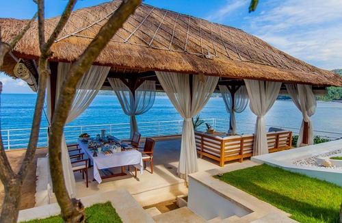 Candi Dasa Villa | Contemporary-Colonial Style 3BR Villa W/Ocean View, Candidasa! Stunning View!