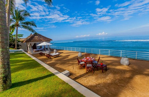 Candi Dasa Villa | Contemporary-Colonial Style 3BR Villa W/Ocean View, Candidasa! Stunning View!
