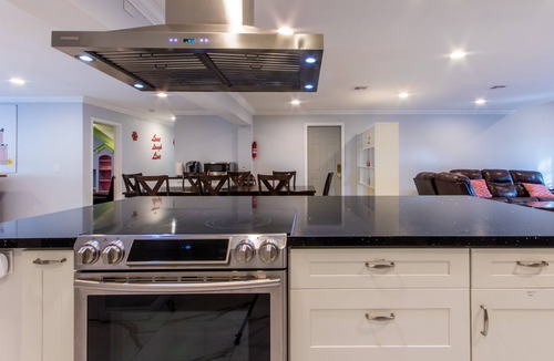 Southwest Anaheim House | Convenience Location! Only 2.5 miles to Disneyland, 13 miles to Huntington Beach