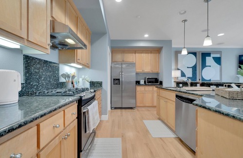 North San Jose Condo | Convenient and Accessible, Park + BBQ + Pool +Gym by Hello Hideout
