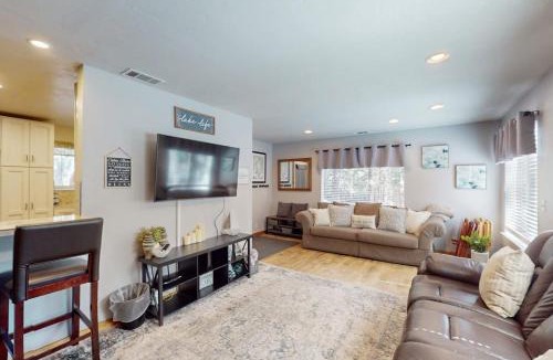 North Upper Truckee House | Conveniently located with large deck & fireplace - all the comforts of home