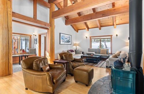 Alpine Meadows House | Copperleaf Lodge by Tahoe Getaways - Updated 5BR Alpine Meadows Chalet w Private Hot Tub, Ski Shuttle!
