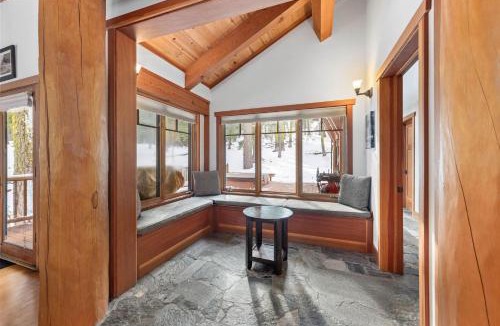 Alpine Meadows House | Copperleaf Lodge by Tahoe Getaways - Updated 5BR Alpine Meadows Chalet w Private Hot Tub, Ski Shuttle!