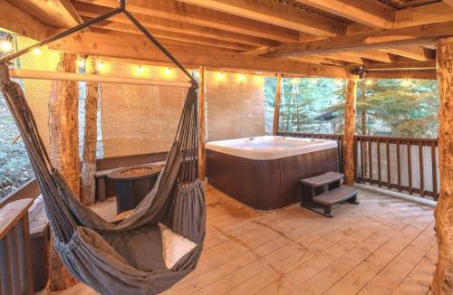 Sugar Pine House | Corlieu Falls Cabin in Sugar Pine 8 miles from Yosemite with Gazebo, Hot tub a shack and Bar top
