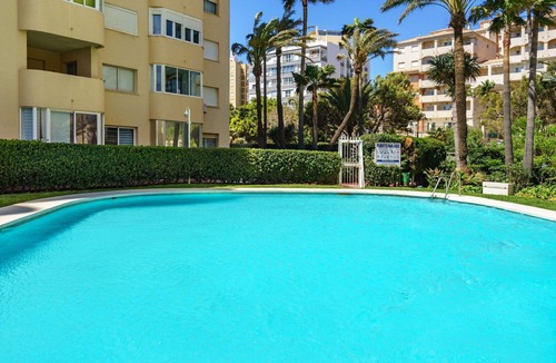 Urbanizacion Puerto de Estepona Apartment | Cosy apartment for 4 people with A/C, pool, WIFI, TV and balcony