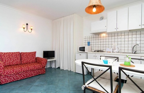Casamicciola Terme Villa | Cosy apartment in villa for 4 guests with WIFI, TV, patio and parking