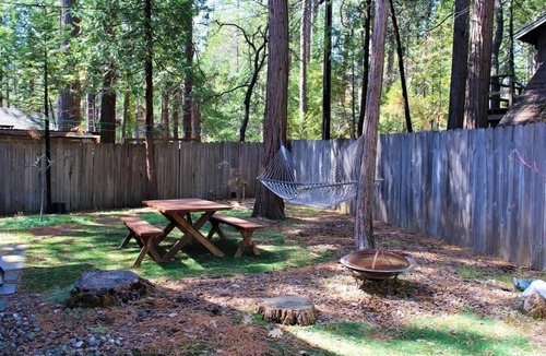 Twain Harte House | Cottage in the Pines – Cabin w/Lake Access & Fenced Yard in Twain Harte