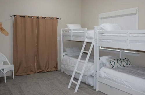 Vista Cottage | Country cottage 30 mins from San Diego county beaches! Oceanside is calling you!