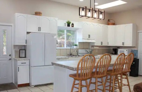Vista Cottage | Country cottage 30 mins from San Diego county beaches! Oceanside is calling you!